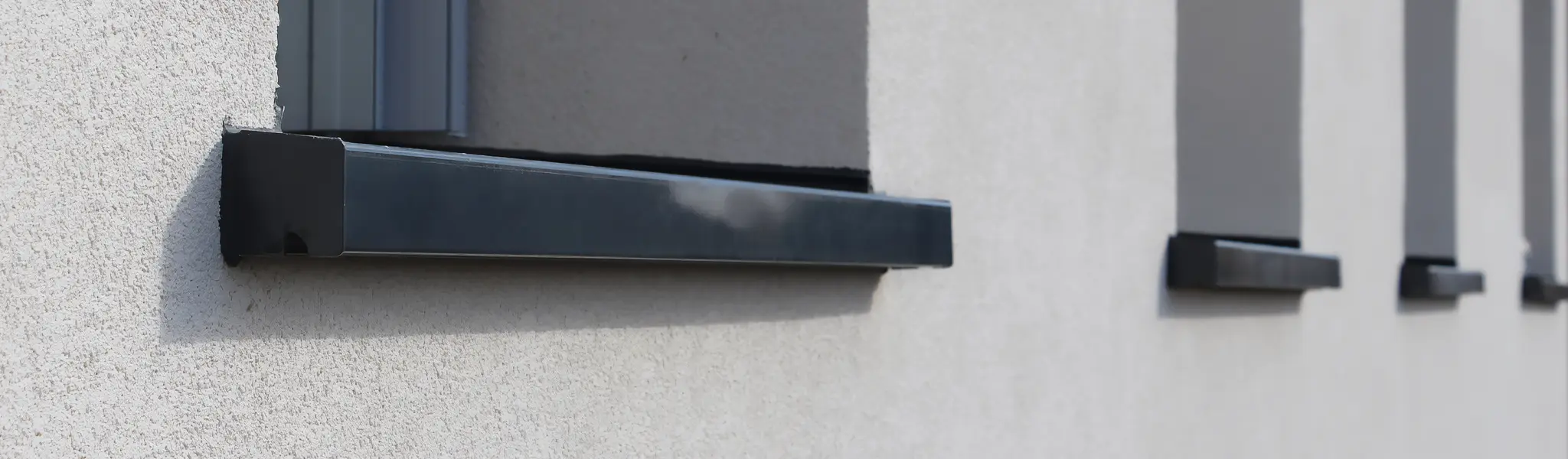 Protègenet tradition : Système d'appui de fenêtre en aluminium pour façade isolée